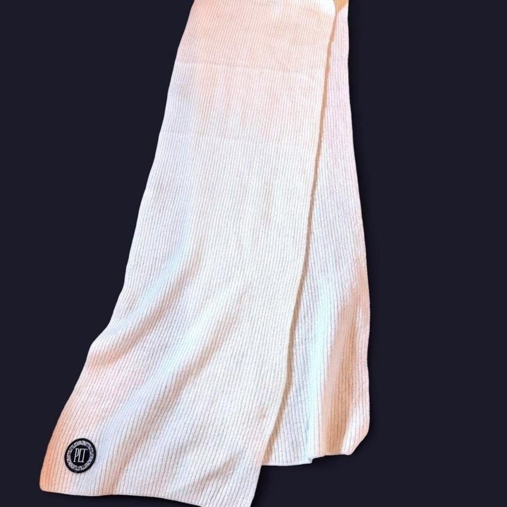 PrettyLittleThing PLT White Ribbed Knit Scarf with Logo Patch Winter Accessory